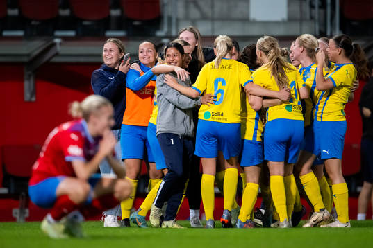 Eskilsminnes spelare jublar