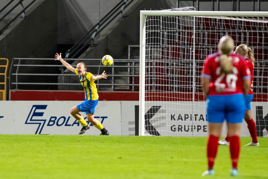 Eskilsminnes Julia Hammons jublar