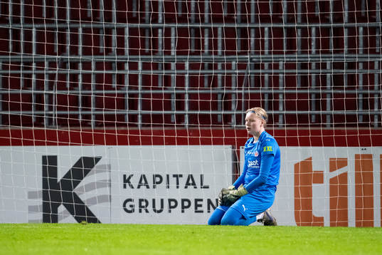 Helsingborgs målvakt Hannah Tegestål deppar