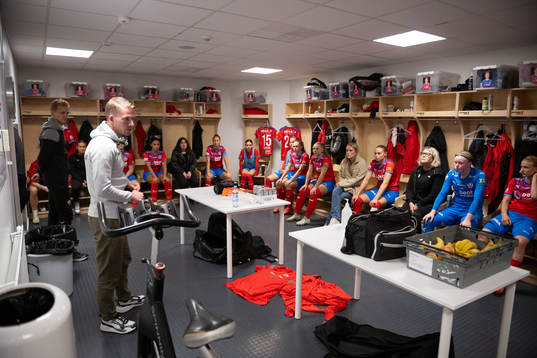 Helsingborgs tränare Kristoffer Schönbeck osh spelare