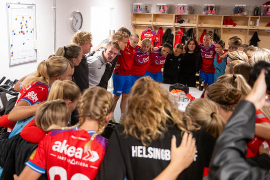 Helsingborgs tränare Kristoffer Schönbeck osh spelare