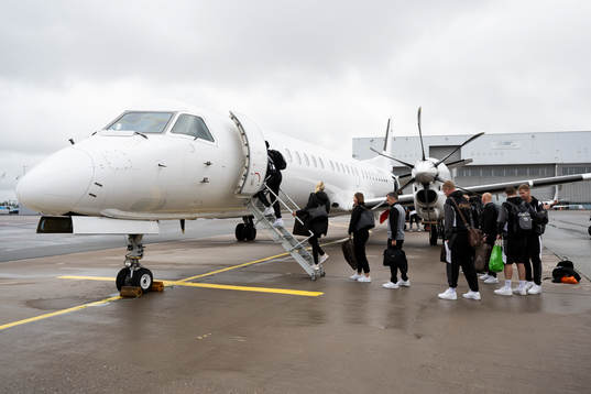 The Häcken team about to board the airplane