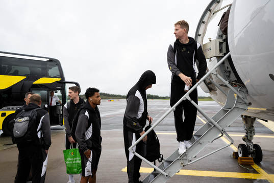 Samuel Gustafson of Häcken about to board the airplane