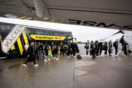 The Häcken team about to board the airplane