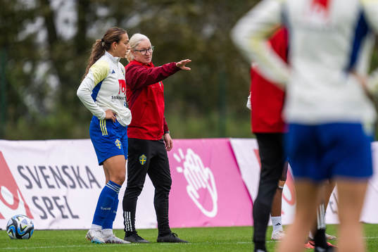 Rosa Kafaji and assistant coach Victoria Sandell