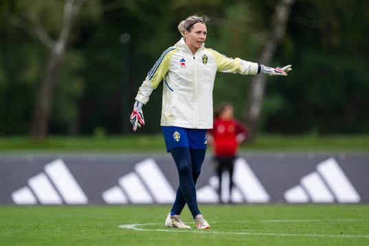 goalkeeper Jennifer Falk