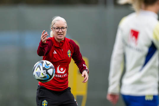 Assistant coach Victoria Sandell