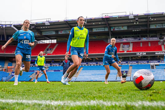 Lisa Fjeldstad Naalsund and Ingrid Syrstad Engen of the
