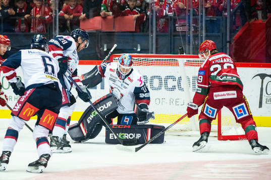 MoDos Mikkel Aagaard och Linköpings målvakt Jesper