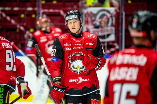 Malmö Redhawks Thomas Berg Paulsen värmer upp innan