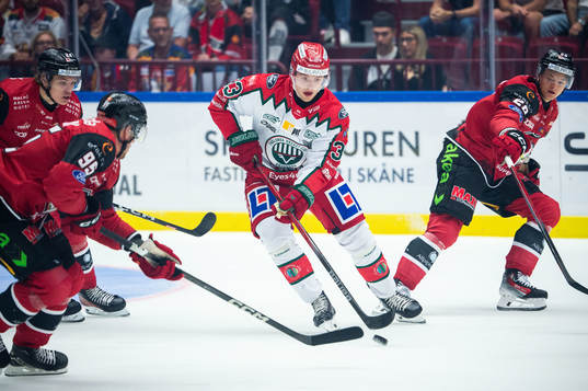 Frölundas Linus Högberg mot Malmö Redhawks Carl Persson