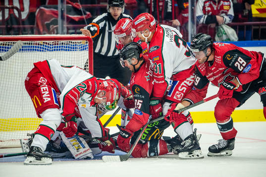 Malmö Redhawks Carl Persson och Kim Rosdahl mot Frölundas