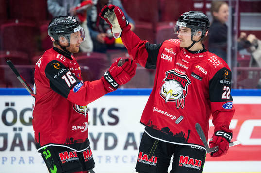 Malmö Redhawks Janne Kuokkanen jublar med Matias Lassen