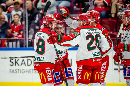Frölundas Jere Innala jublar med lagkamraterna