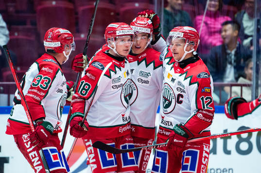 Frölundas Linus Öberg jublar med lagkamrater