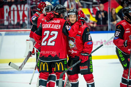 Malmö Redhawks Johan Olofsson kramar om Janne Kuokkanen