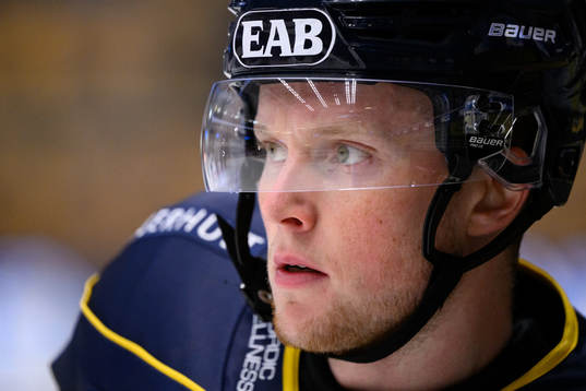HV71s Oskar Stål-Lyrenäs värmer upp innan