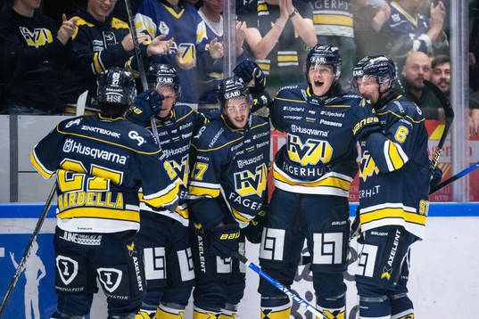 HV71s Henrik Borgström jublar med lagkamrater