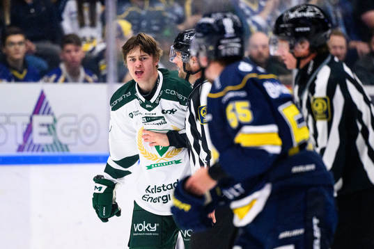 Färjestads Lucas Forsell reagerar