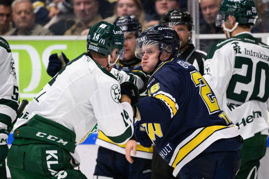 Slagsmål mellan Färjestads Victor Ejdsell och HV71s Tommi