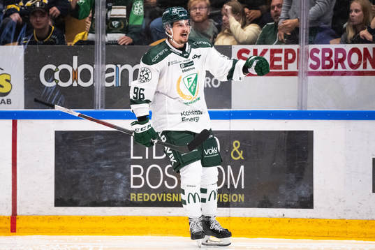 Färjestads David Tomasek jublar