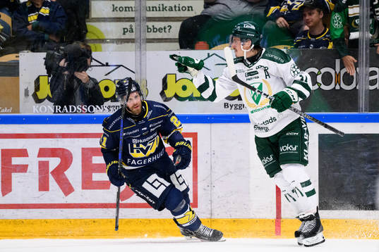HV71s Mattias Tedenby deppar och Färjestads Joakim Nygård