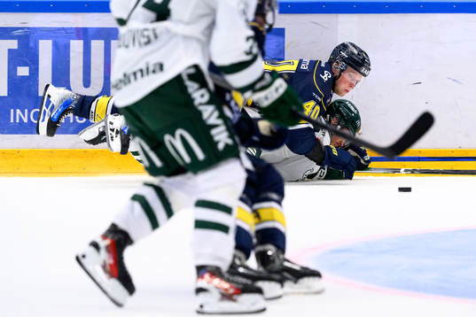 HV71s Oskar Stål-Lyrenäs och Färjestads Magnus Nygren