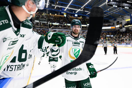 Färjestads Linus Johansson jublar