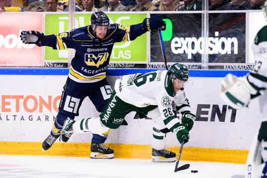 HV71s Fredrik Forsberg och Färjestads Joel Nyström