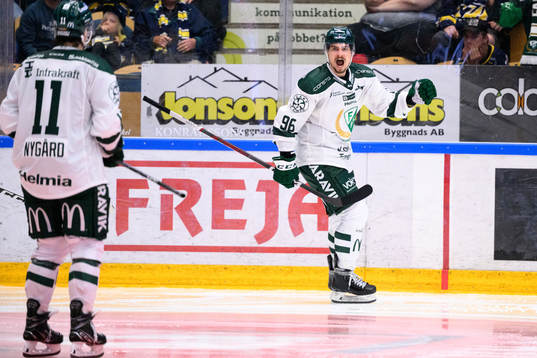 Färjestads David Tomasek jublar