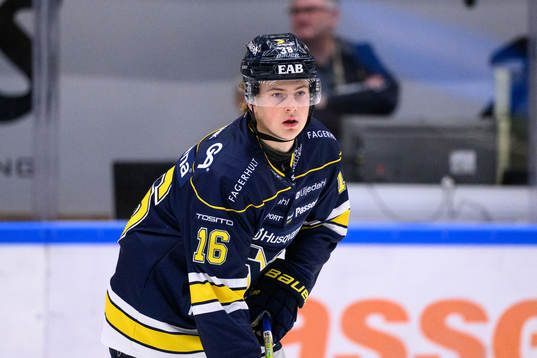 HV71s Axel Landén värmer upp innan ishockeymatchen i SHL