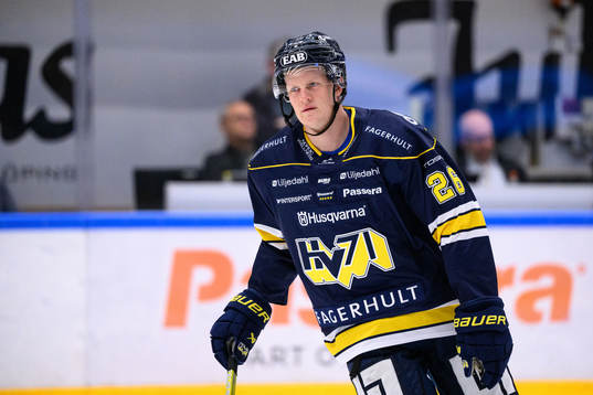 HV71s Tommi Tikka värmer upp innan ishockeymatchen i SHL