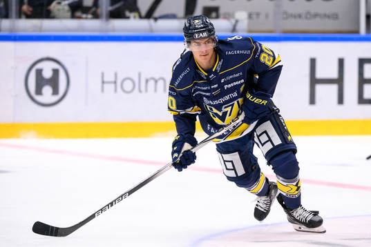 HV71s André Petersson värmer upp innan ishockeymatchen i