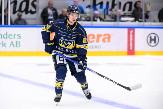 HV71s Oscar Fisker Molgaard värmer upp innan