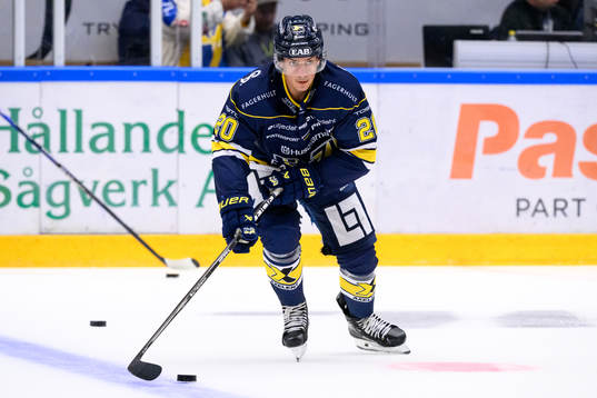 HV71s André Petersson värmer upp innan ishockeymatchen i