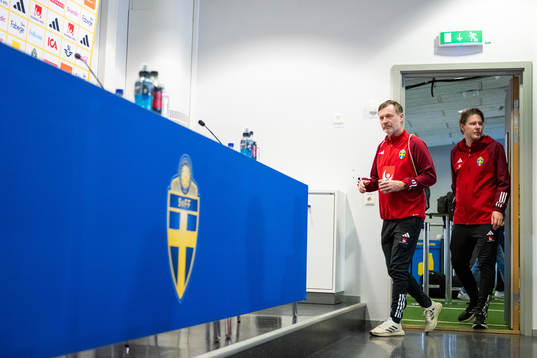 Head coach Peter Gerhardsson and press officer Fredrik