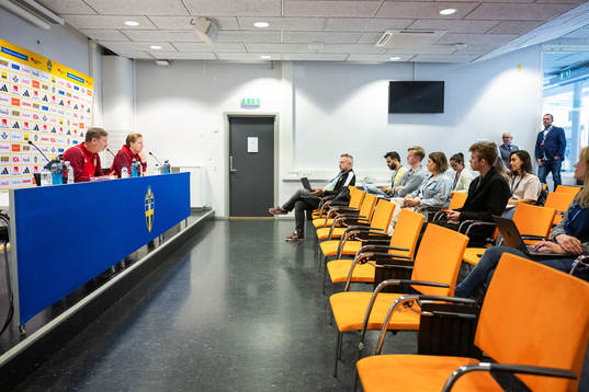 Head coach Peter Gerhardsson and press officer Fredrik