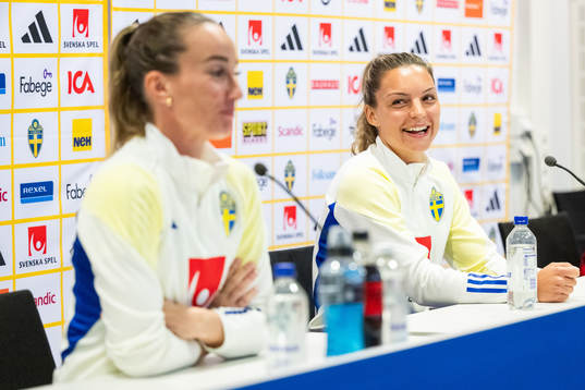 Kosovare Asllani and Johanna Rytting Kaneryd