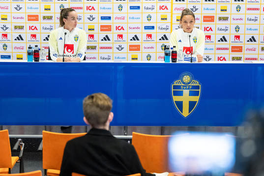 Kosovare Asllani and Johanna Rytting Kaneryd