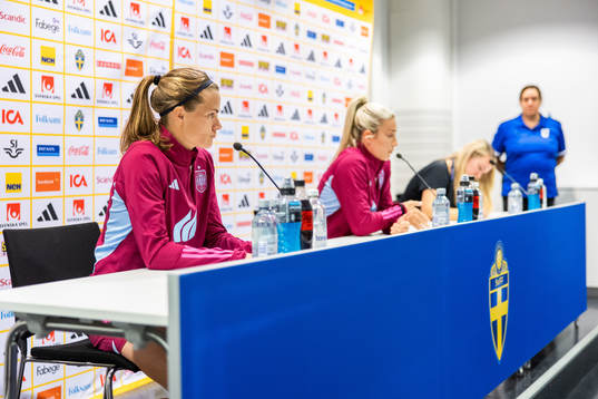 Irene Paredes and Alexia Putellas of the Spanish Women's