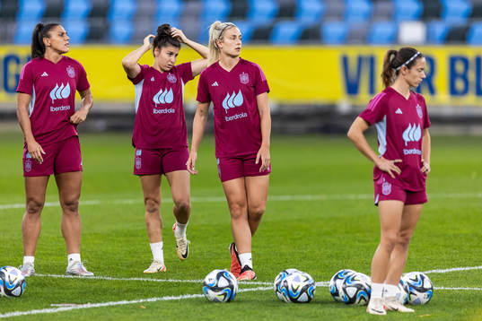 Alexia Putellas and Aitana Bonmati of the Spanish women's