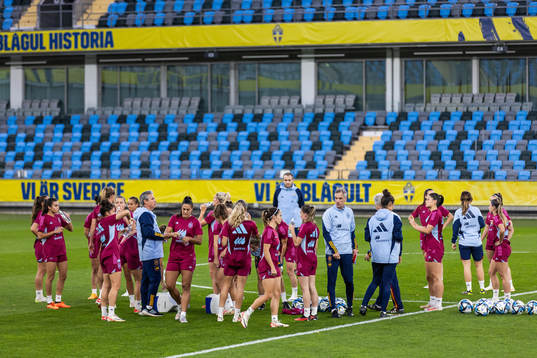 Players and staff of the Spanish women's national football