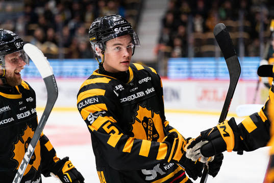 Skellefteås Axel Sandin-Pellikka jublar