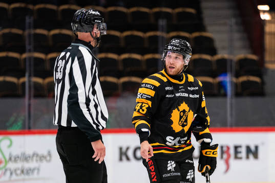 Skellefteås Filip Sandberg reagerar
