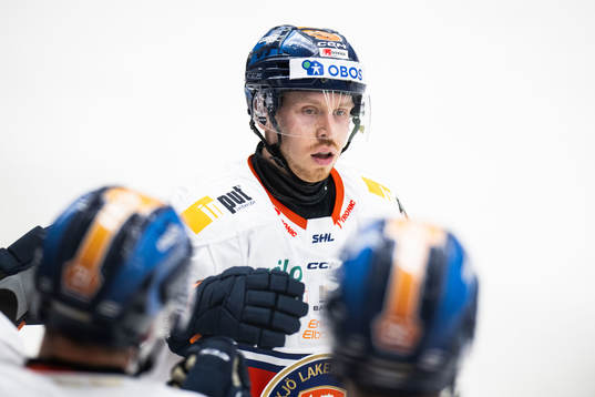 Växjös Kalle Kossila jublar