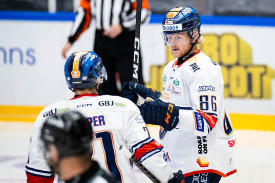 Växjös Joachim Blichfeld jublar