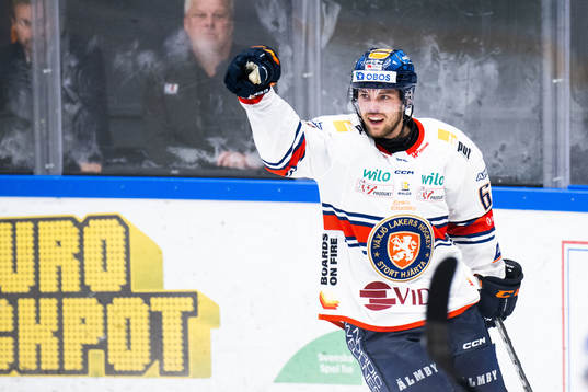 Växjös Manuel Ågren jublar