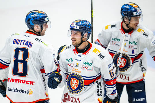 Växjös Manuel Ågren jublar