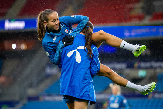 Guro Reiten and Tuva Hansen of the Norwegian women's