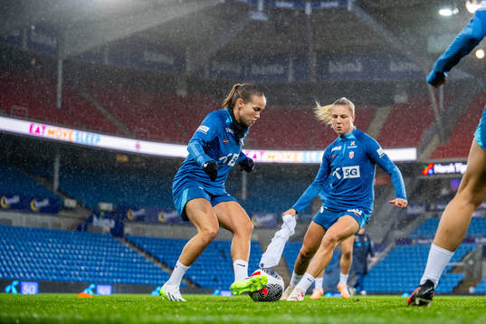 Guro Reiten and Sophie Román Haug of the Norwegian women's